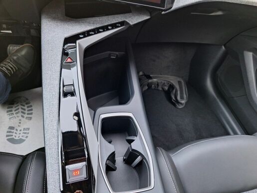 Peugeot 5008 ALLURE Hybrid 136 e-DCS6