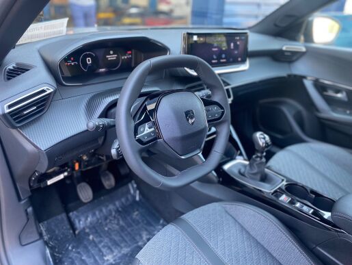 Peugeot 2008 ALLURE 100hp MAN6 - 6679