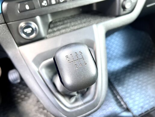 Peugeot Traveller L3, 2.0HDi, 8 míst, Tažné