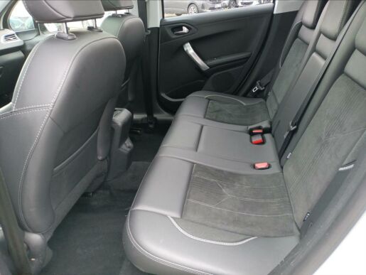 Peugeot 2008 Crossway 1.2 PureTech 110k EAT6