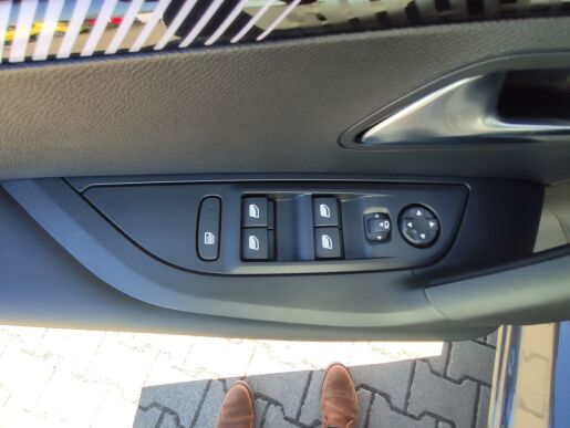 Peugeot 2008 ALLURE 1.2 100k MAN6