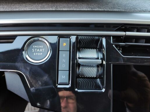 Peugeot 5008 ALLURE Hybrid 136 e-AUT6 NAVI