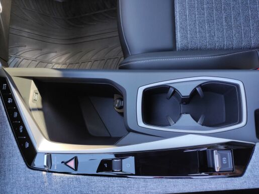 Peugeot 5008 ALLURE Hybrid 136 e-AUT6 NAVI
