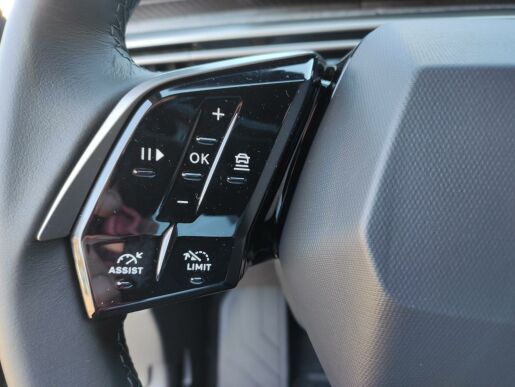 Peugeot 5008 ALLURE Hybrid 136 e-AUT6 NAVI