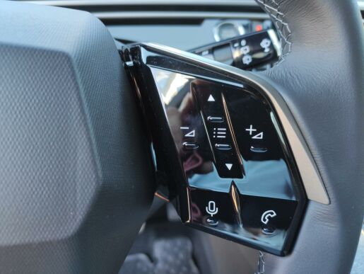 Peugeot 5008 ALLURE Hybrid 136 e-AUT6 NAVI