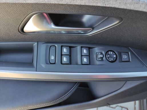 Peugeot 5008 ALLURE Hybrid 136 e-AUT6 NAVI