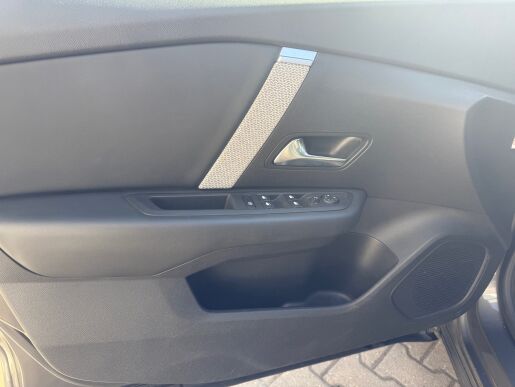 Citroën C4 Feel Pack 1.2 PureTech 130k MAN6 Předváděcí 06/2021