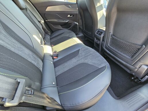 Peugeot 408 GT Hybrid 145 e-DCS6