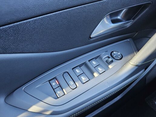 Peugeot 408 GT Hybrid 145 e-DCS6