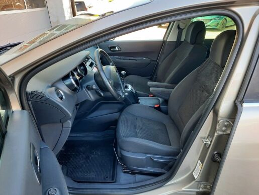 Peugeot 5008 ACTIVE 1,6 BHDI 120k M6