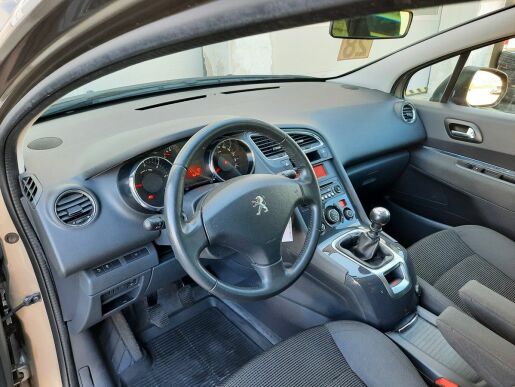 Peugeot 5008 ACTIVE 1,6 BHDI 120k M6