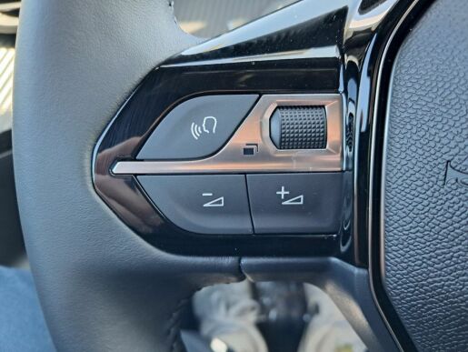 Peugeot 2008 STYLE PureTech 100 S&amp;S MAN