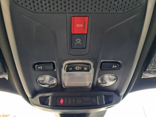 Peugeot 2008 STYLE PureTech 100 S&amp;S MAN