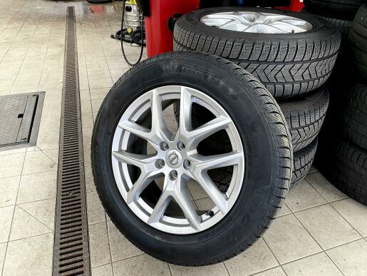 Volvo XC60 T6 AWD RECHARGE + sada kol