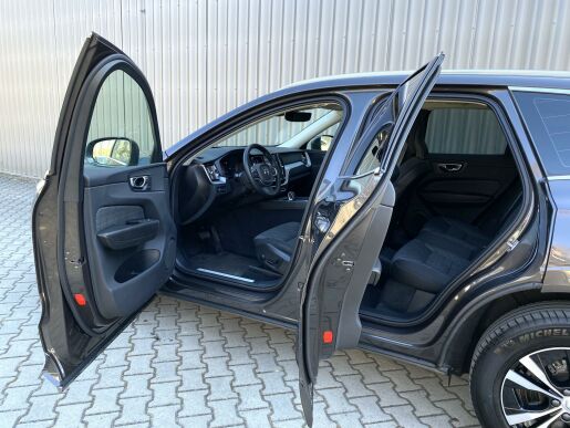 Volvo XC60 T6 AWD RECHARGE + sada kol