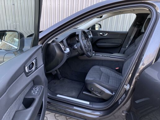 Volvo XC60 T6 AWD RECHARGE + sada kol