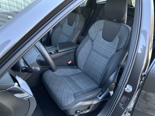 Volvo XC60 T6 AWD RECHARGE + sada kol
