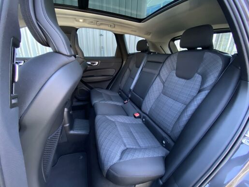 Volvo XC60 T6 AWD RECHARGE + sada kol