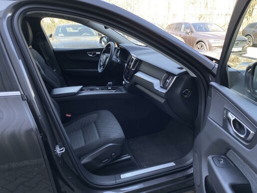 Volvo XC60 T6 AWD RECHARGE + sada kol