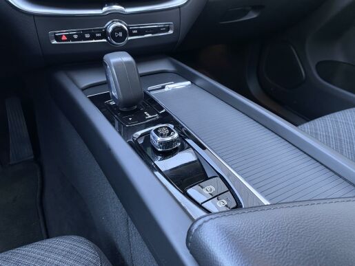 Volvo XC60 T6 AWD RECHARGE + sada kol