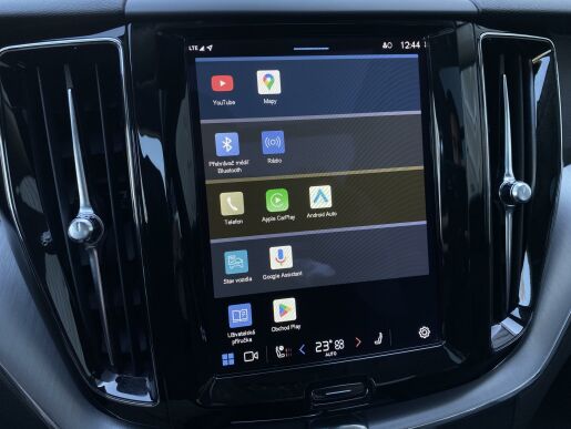 Volvo XC60 T6 AWD RECHARGE + sada kol