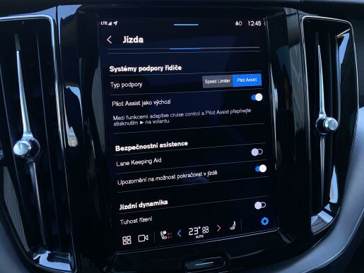 Volvo XC60 T6 AWD RECHARGE + sada kol