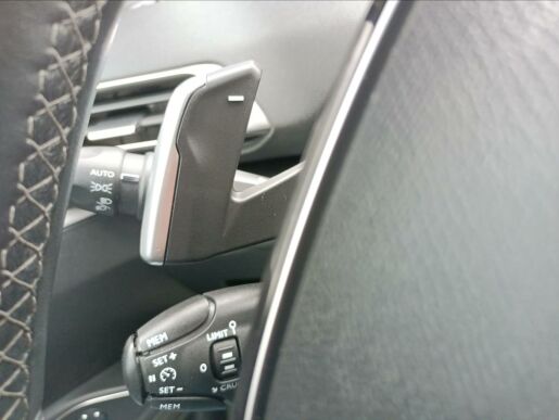 Peugeot 5008 Allure 1.2 PT 130k EAT6