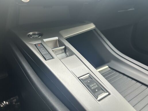 Peugeot 408 ALLURE Hybrid 145k e-DCS6