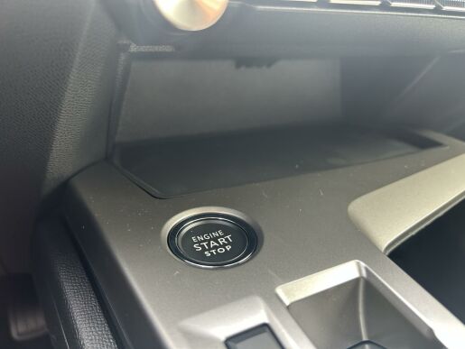 Peugeot 408 ALLURE Hybrid 145k e-DCS6