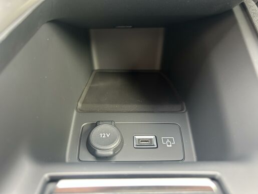 Peugeot 408 ALLURE Hybrid 145k e-DCS6