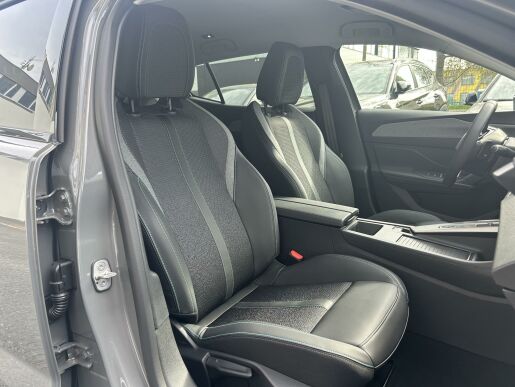 Peugeot 408 ALLURE Hybrid 145k e-DCS6