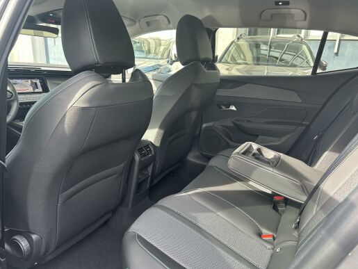 Peugeot 408 ALLURE Hybrid 145k e-DCS6