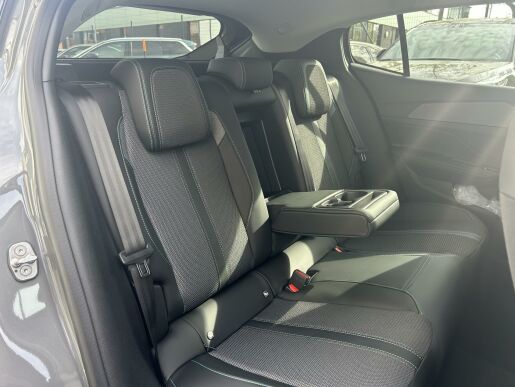 Peugeot 408 ALLURE Hybrid 145k e-DCS6