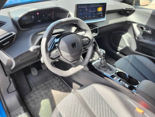 Peugeot 2008 ALLURE PureTech 100 MAN6 - 1844 - CELOROČNÍ PNEU