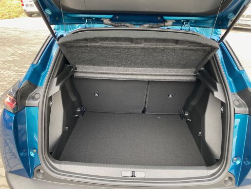 Peugeot 2008 ALLURE PureTech 100 MAN6 - 1844 - CELOROČNÍ PNEU