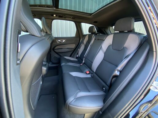 Volvo XC60 B5 (benzín) AWD// BLACK edit.
