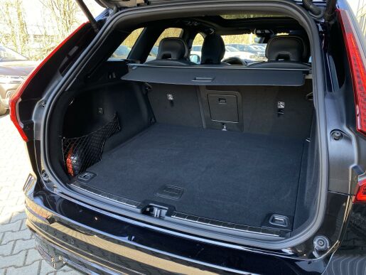 Volvo XC60 B5 (benzín) AWD// BLACK edit.