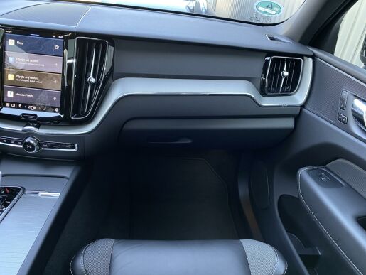 Volvo XC60 B5 (benzín) AWD// BLACK edit.
