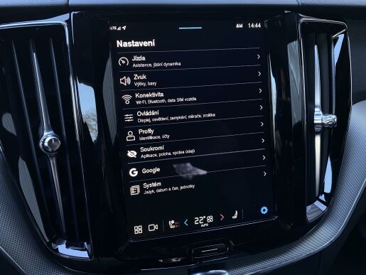 Volvo XC60 B5 (benzín) AWD// BLACK edit.