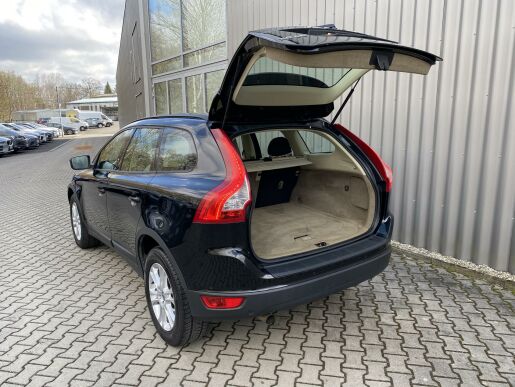 Volvo XC60 D3 FWD // MOMENTUM