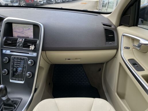 Volvo XC60 D3 FWD // MOMENTUM