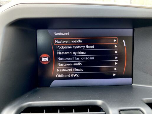 Volvo XC60 D3 FWD // MOMENTUM