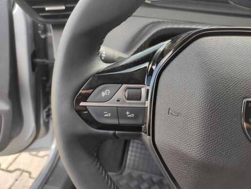 Peugeot 208 STYLE 1.2i 100k MAN6