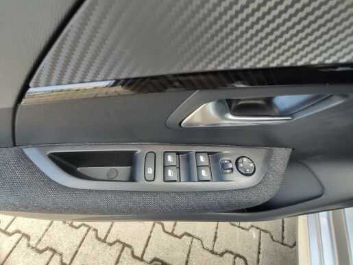 Peugeot 208 STYLE 1.2i 100k MAN6