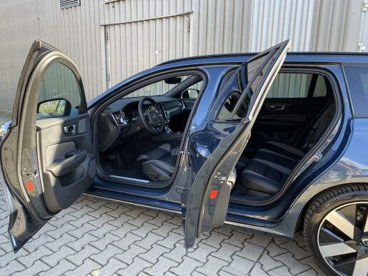 Volvo V60 T6 AWD RECHARGE + sada pneu