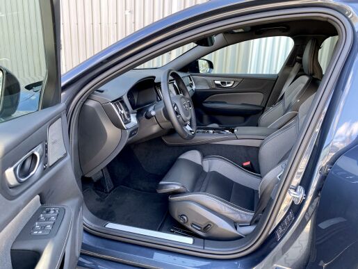Volvo V60 T6 AWD RECHARGE + sada pneu