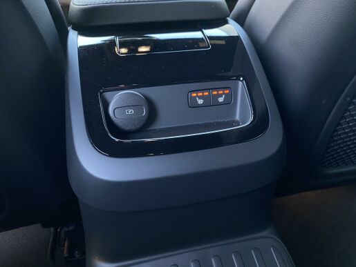 Volvo V60 T6 AWD RECHARGE + sada pneu