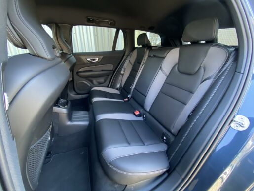 Volvo V60 T6 AWD RECHARGE + sada pneu
