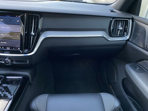 Volvo V60 T6 AWD RECHARGE + sada pneu