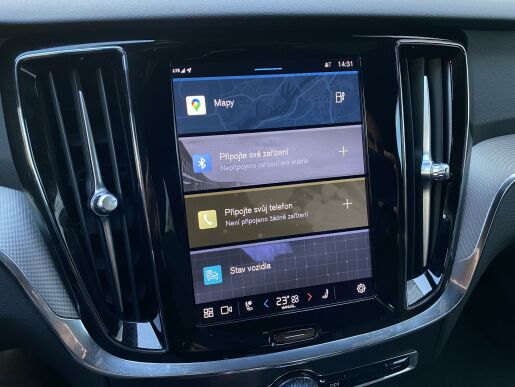 Volvo V60 T6 AWD RECHARGE + sada pneu